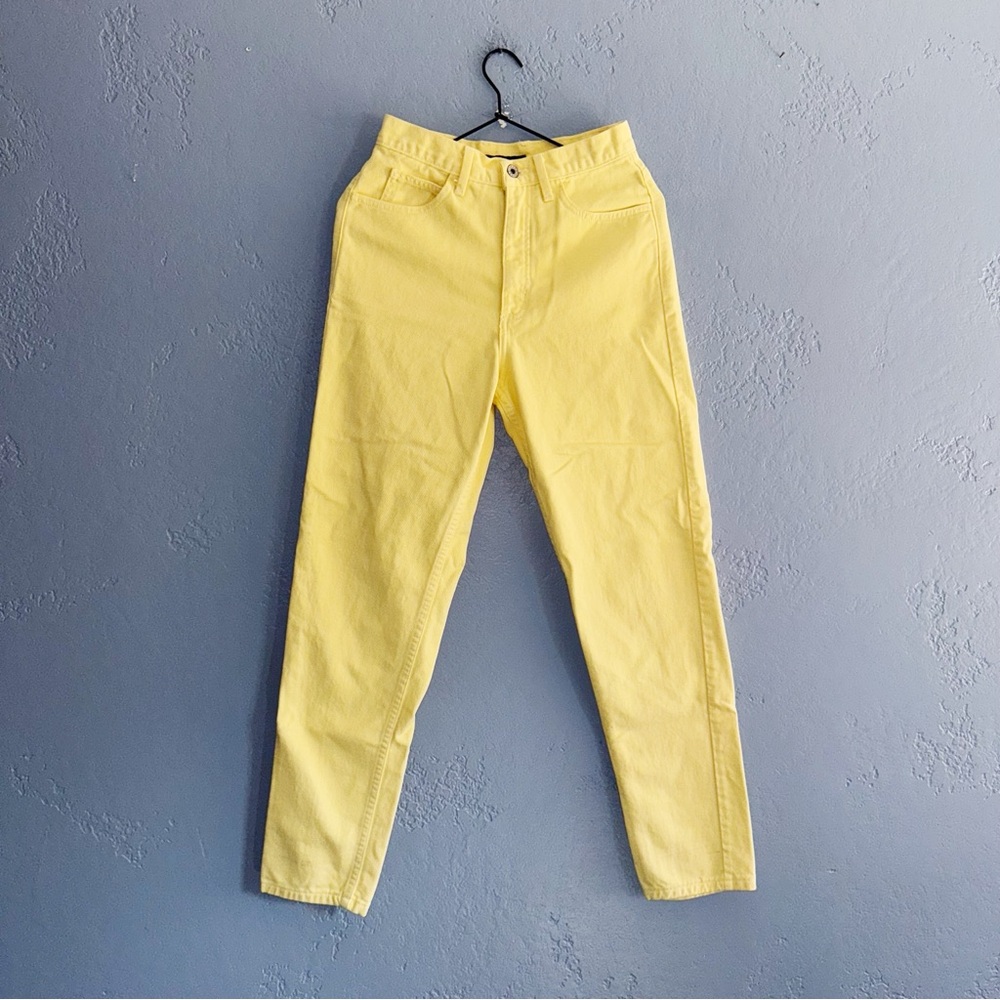 Guess 90s Vintage Yellow mom Jeans size 29/26”